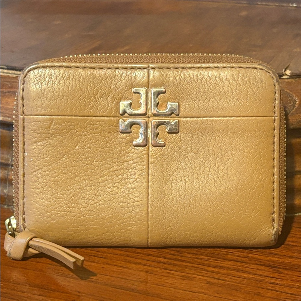 Tory Burch Pebbled Leather Zip Wallet in Saddle